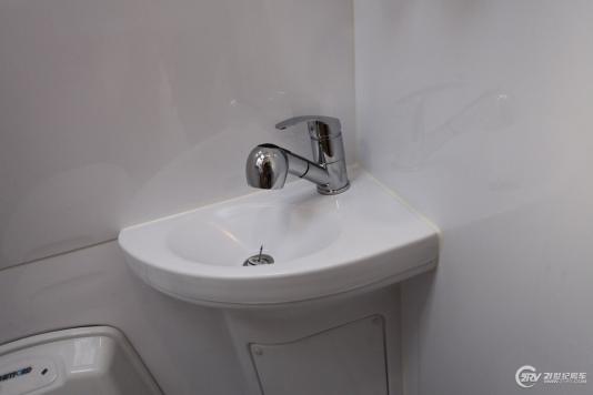 ^(q)