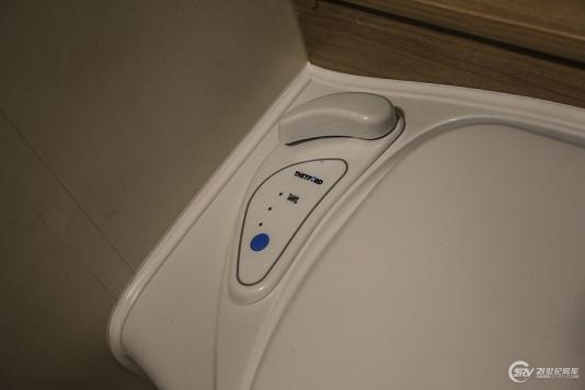 ^(q)