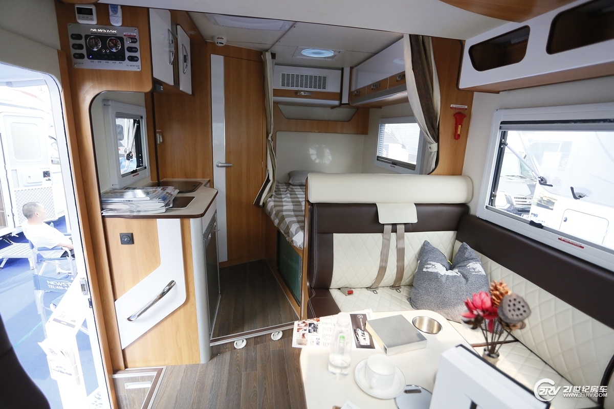 13135413ac6ab8fcd67502.jpg