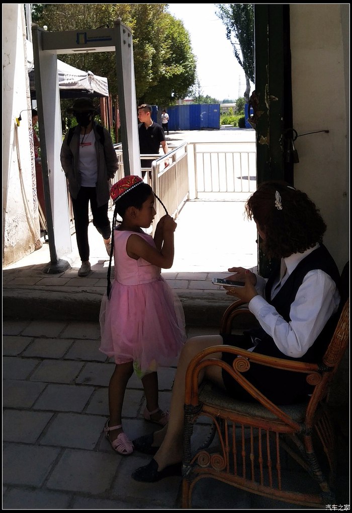 500_ChcCSVt-CZ2ADitIAAQLaXSdj68828.jpg