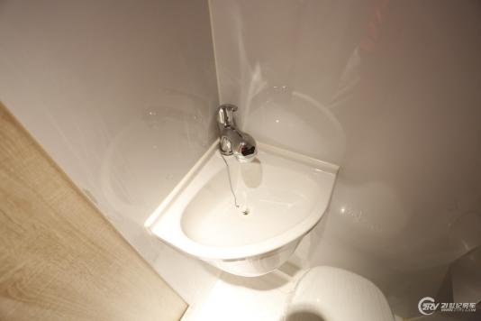 ^(q)