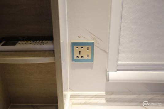 ^(q)
