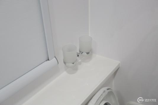^(q)