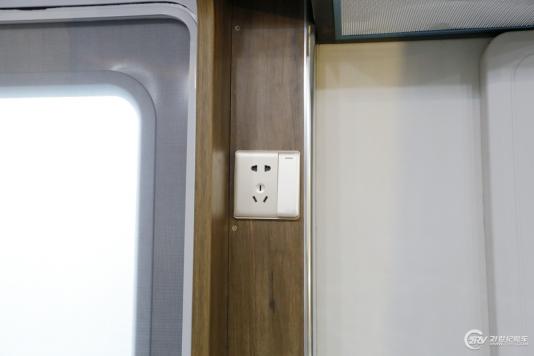 ^(q)