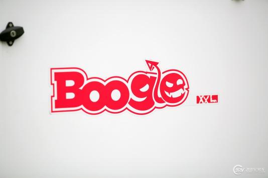܇^