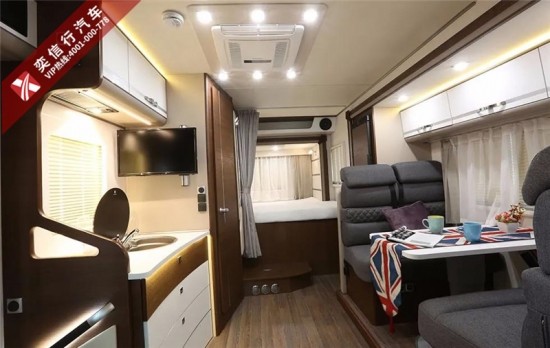 五月春夏交匯，正是旅游好時(shí)節(jié)，依維柯雙拓展房車6座C照，一路相伴。_8