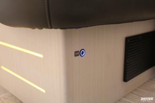 ^(q)