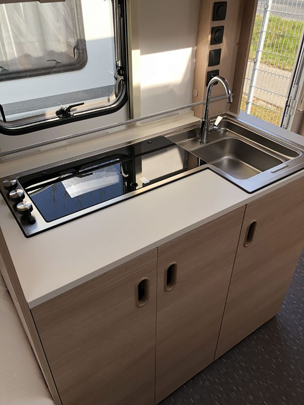 Aviva 492LU-9.jpg