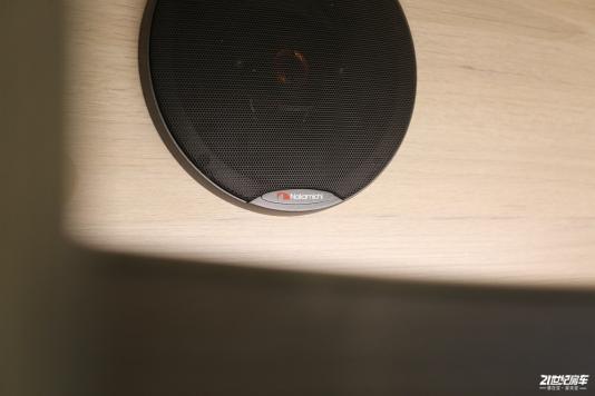 ^(q)