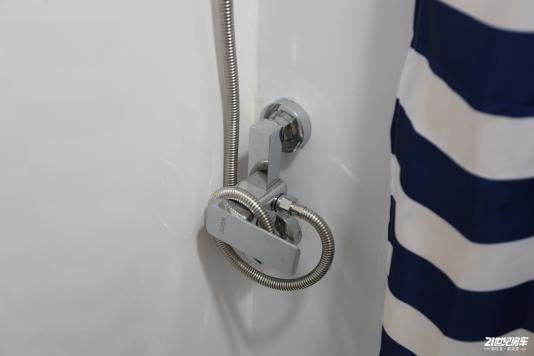 ^(q)