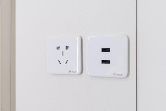 ^(q)