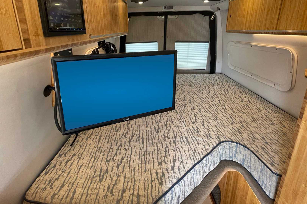mercedes-sprinter-4x4-camper-by-creative-mobile-interiors-interior.jpg