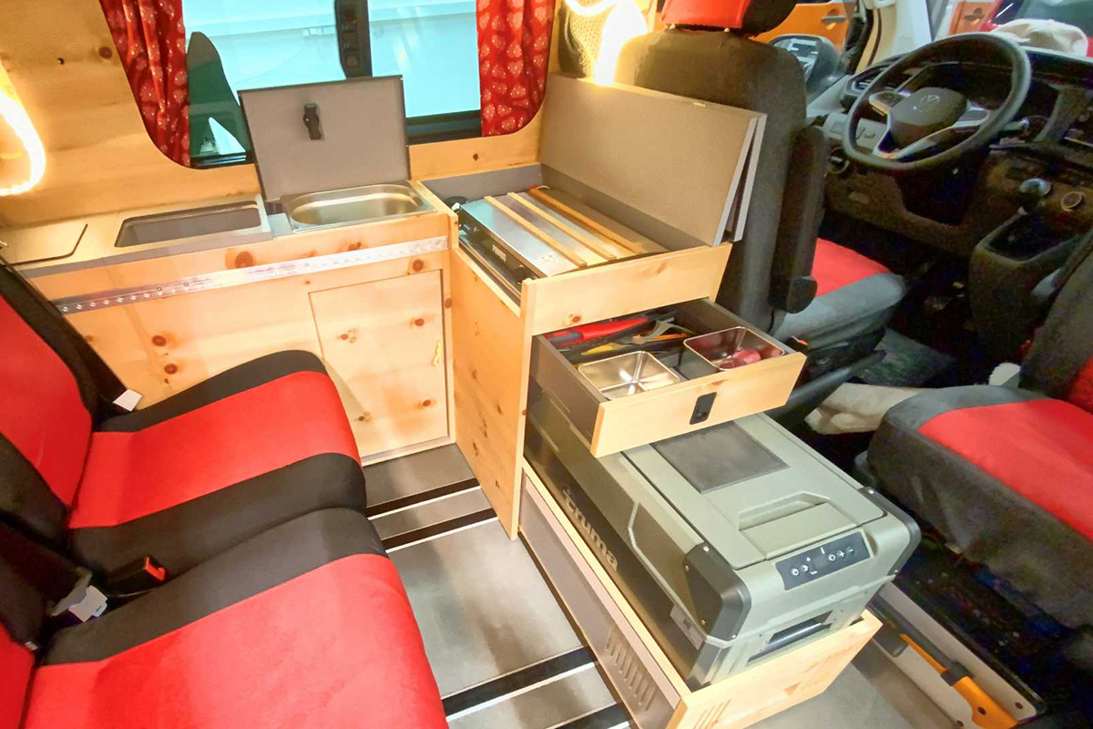 flowcamper-casper-vw-t6-camper-interior-kitchen.jpg