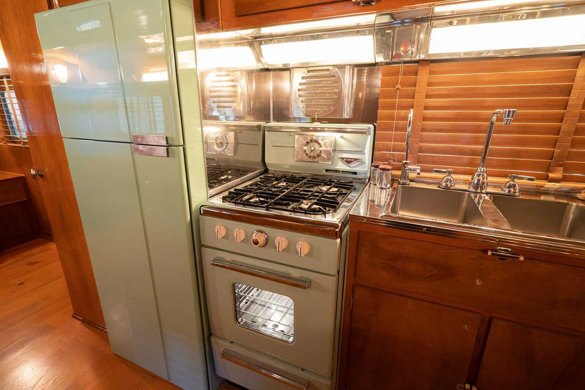 1950-westcraft-capistrano-park-trailer-for-sale-interior (2).jpg