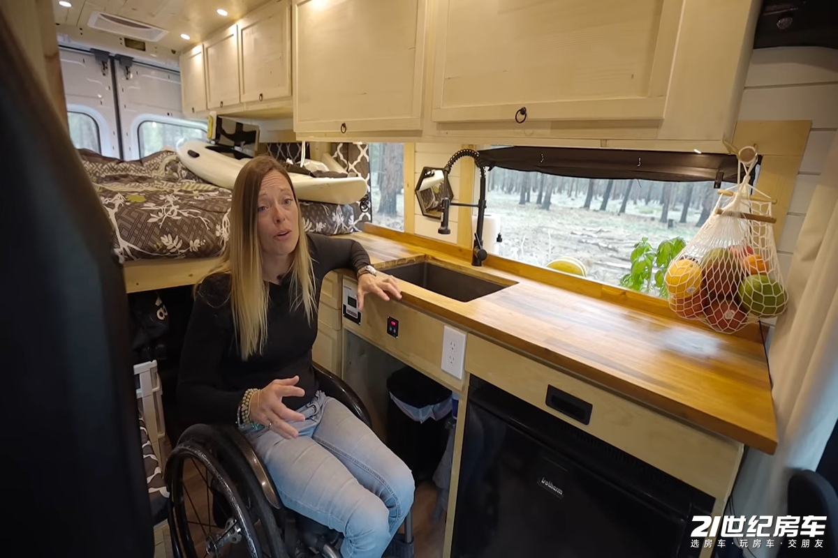 paralympic-athlete-lives-the-nomad-life-in-custom-made-camper-van_2.jpg